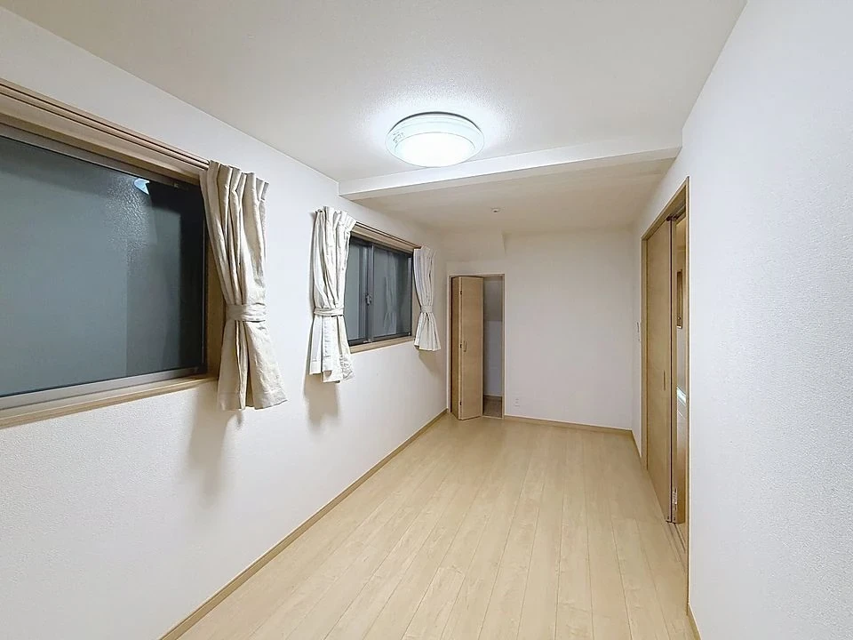 1階納戸・長手方向
