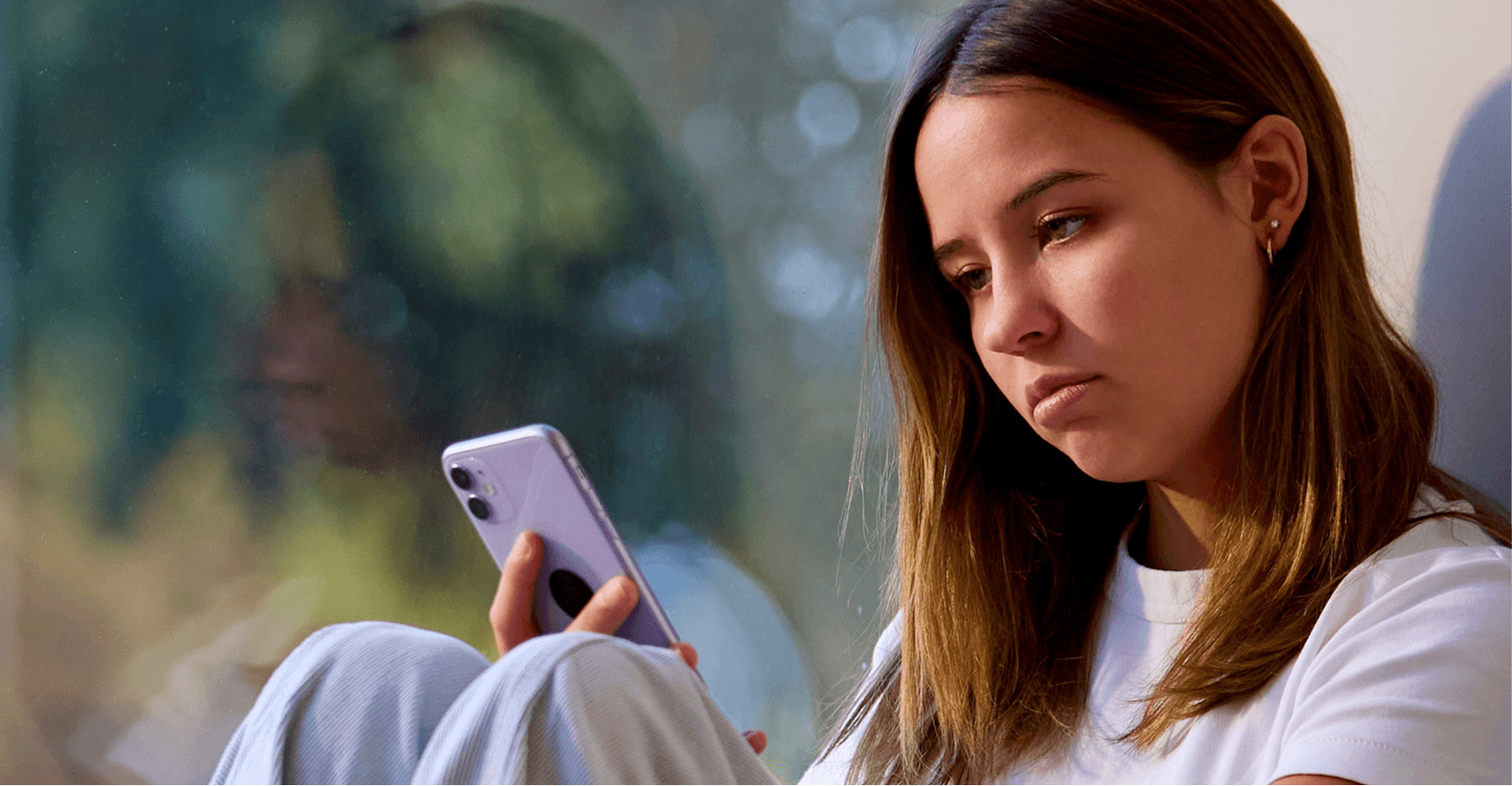 tennage girl with phone
