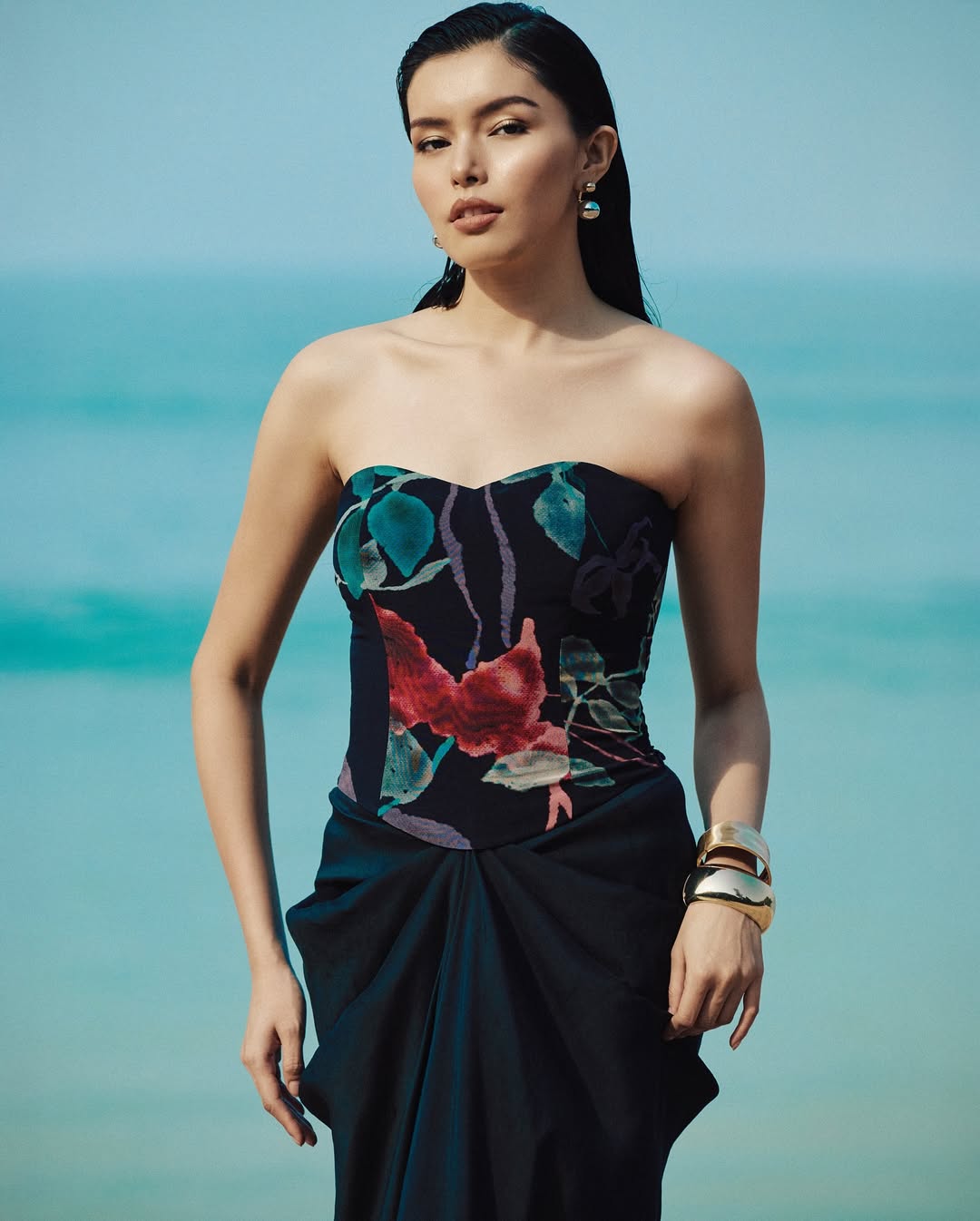 Batch.Works logo over a photo of a box of 3D printed objects