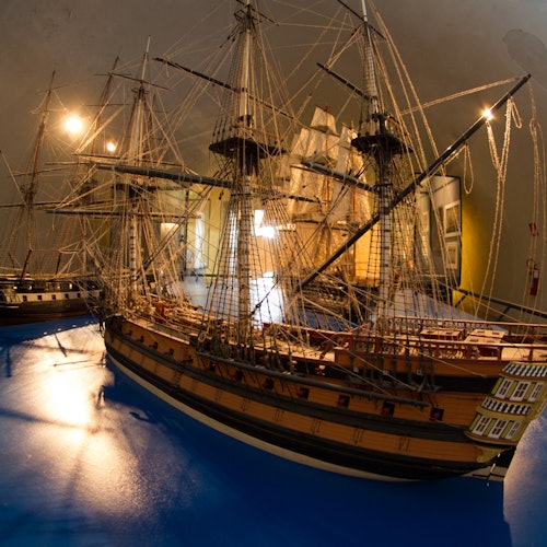 ジェノアの水族館&ガラタ海博物館:入場券+潜水艦訪問チケット