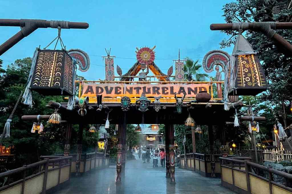 adventure land entrance, tokyo disneyland