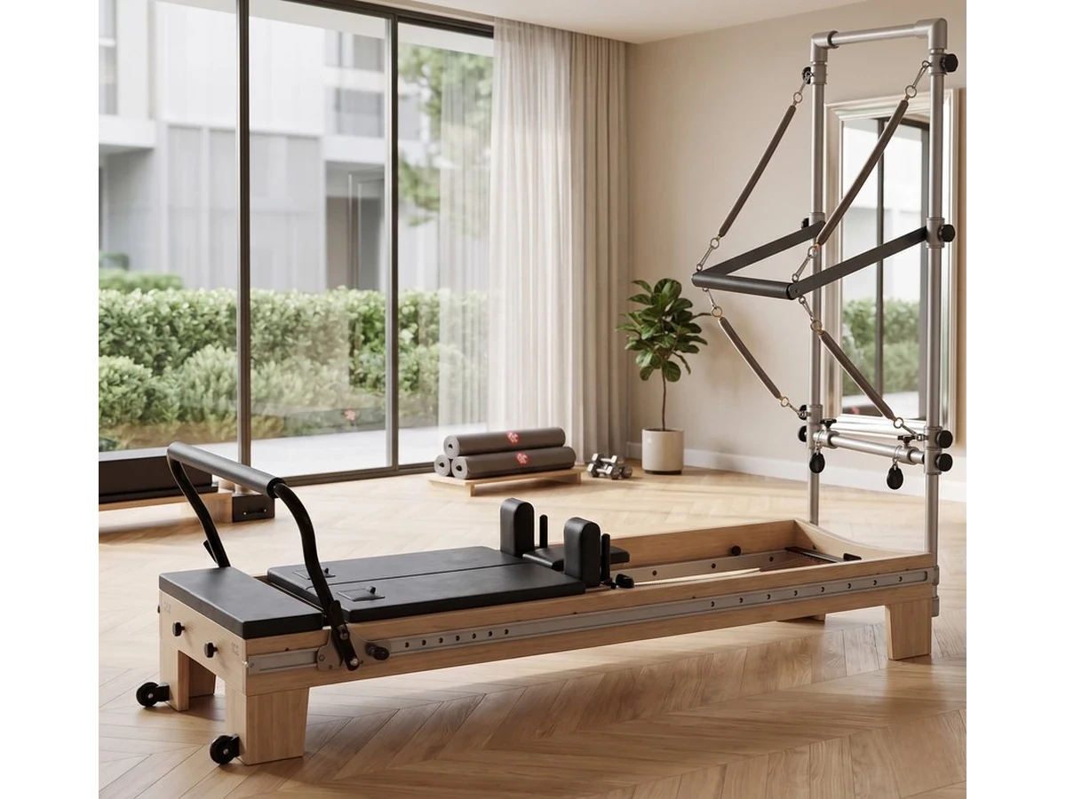 Pilates Reformer Demi-Tour Elite — Érable, reformer avec demi-tour en érable dans un studio de Pilates professionnel