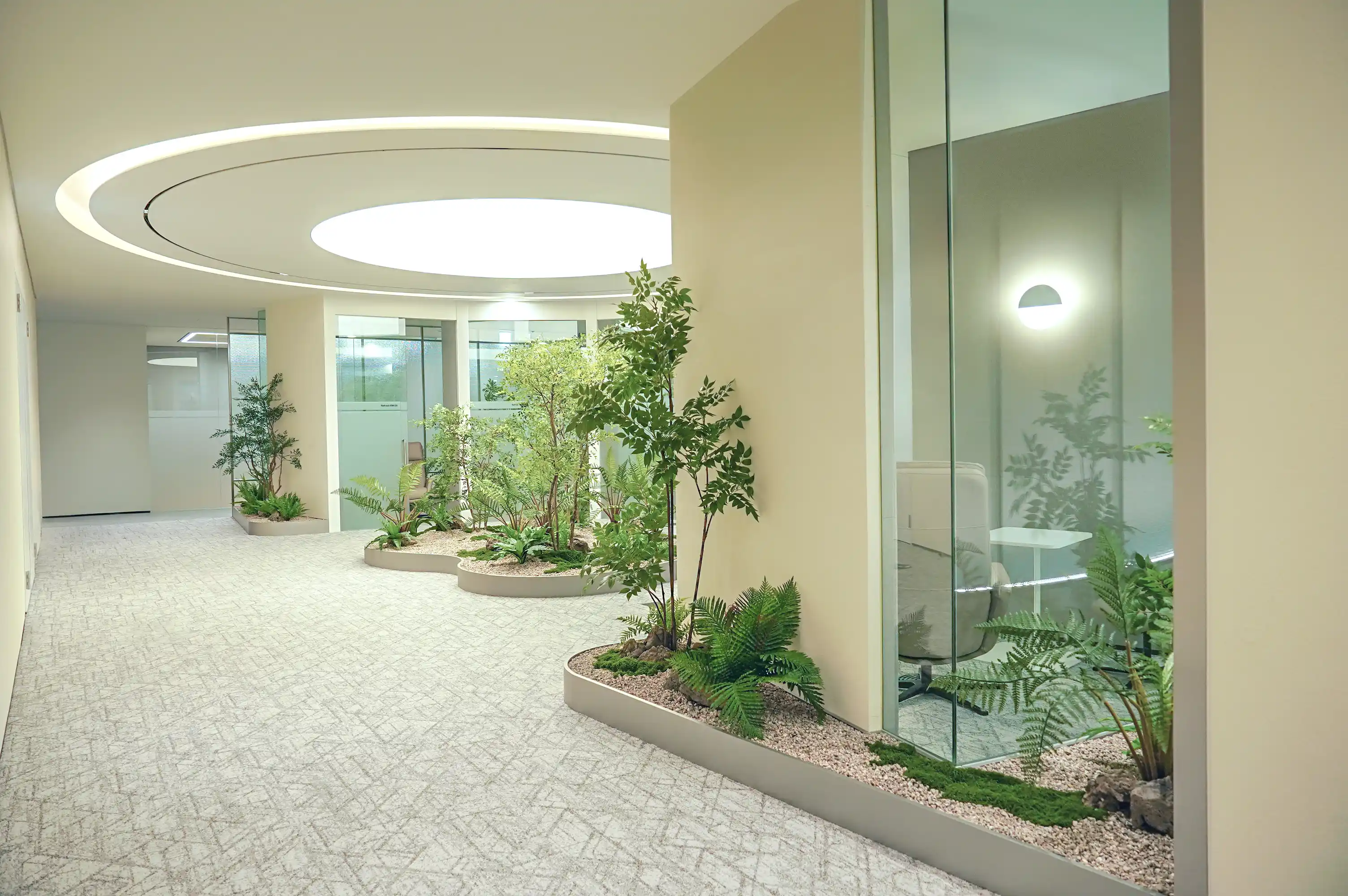 대기업 사옥 로비 코너 플랜터 실내 조경 식재