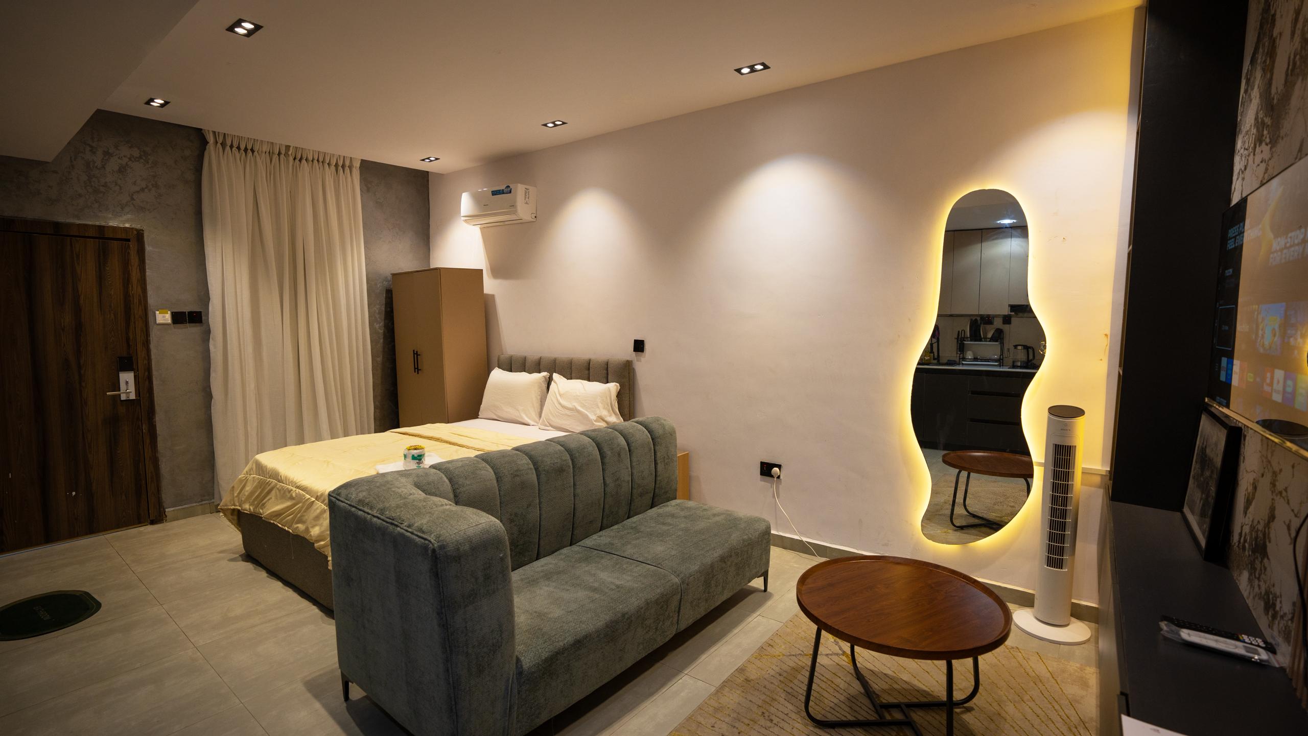 Comfortable studio apartment Urban Suites, one-bedroom serviced apartment in Surulere, Lagos