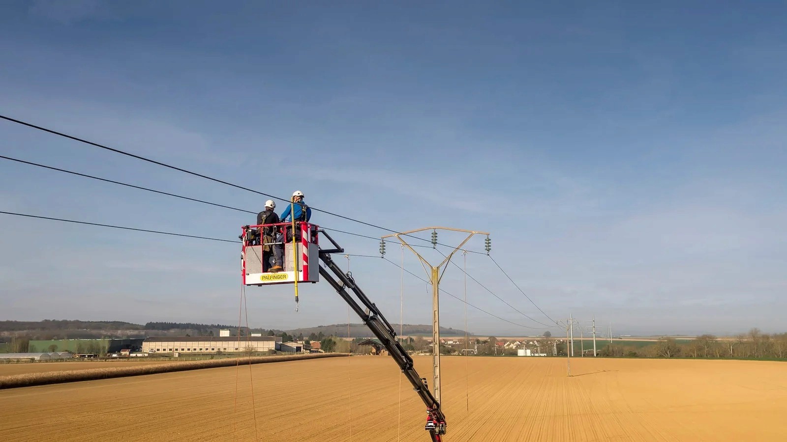 Photographie drone de travaux de maintenance sur ligne électrique — Anteale | Yann Manac’h, photographe pro Lille Nord