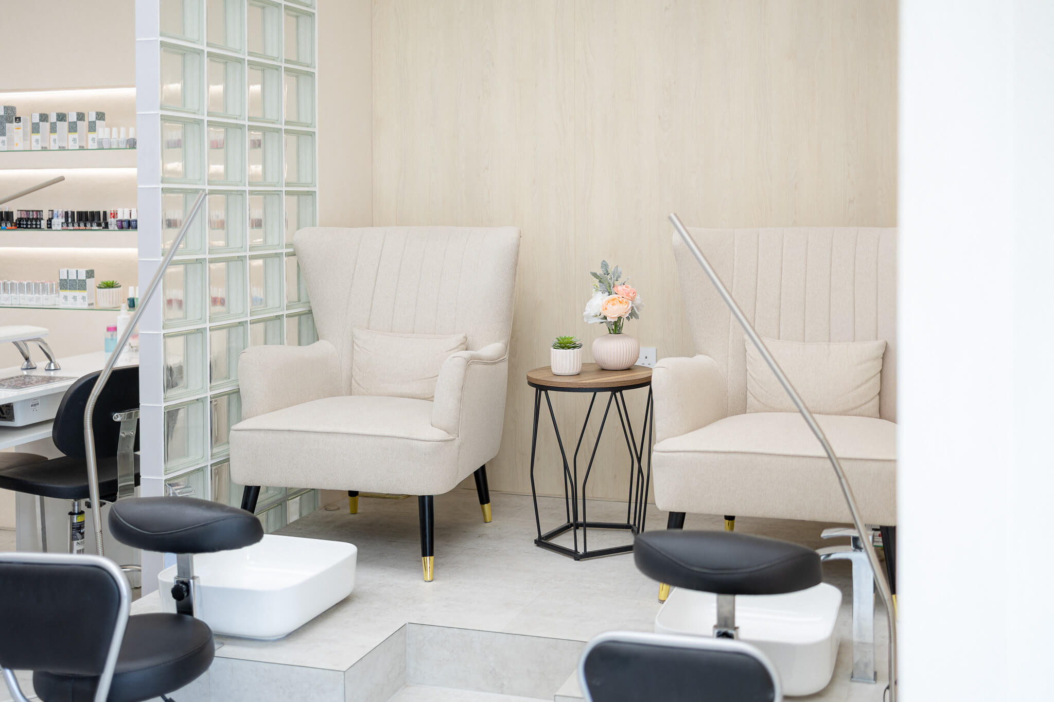 Calm waiting area with modern chairs inside luxury aesthetic clinic.