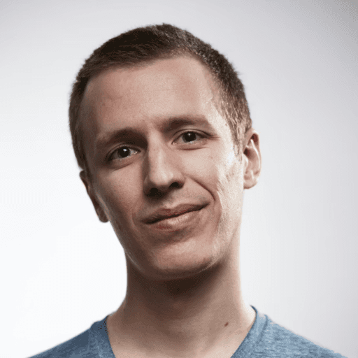 man in black crew neck shirt