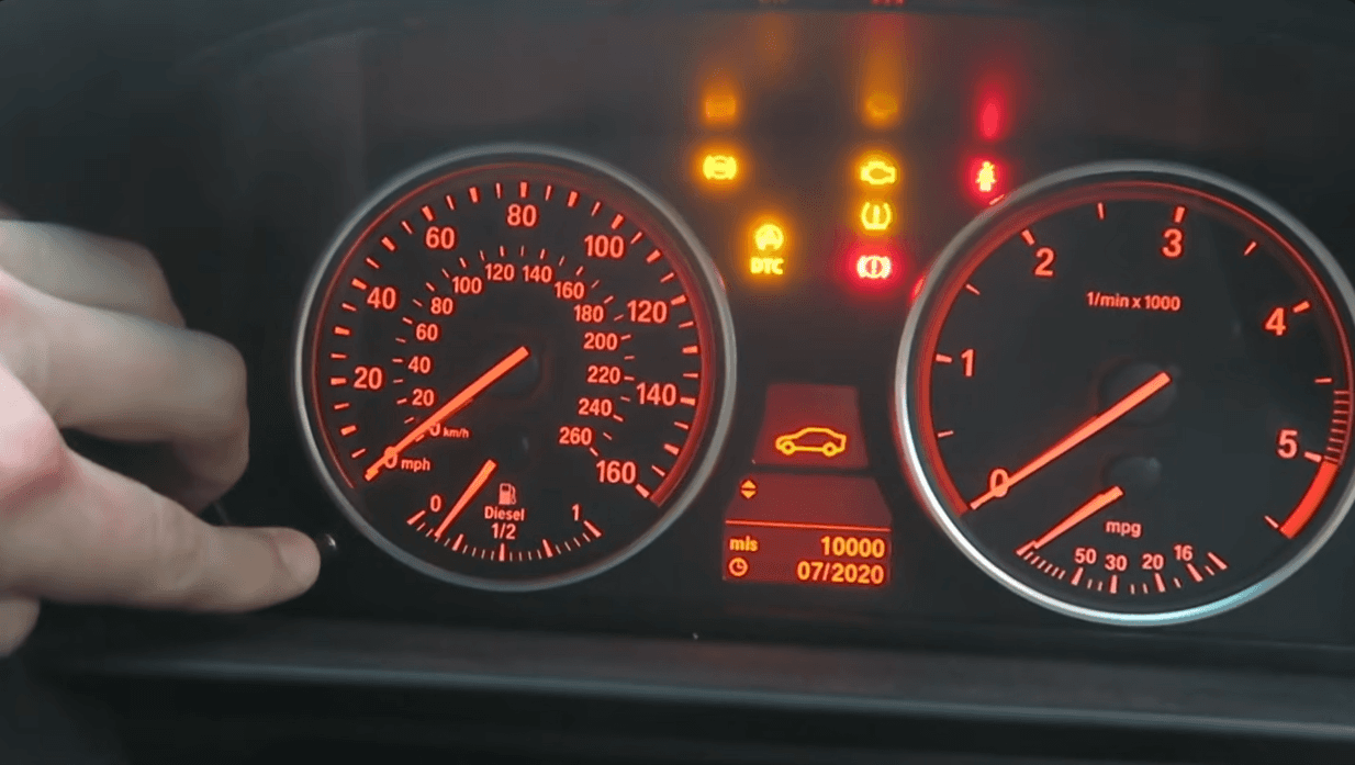 használt autó Checkengine lámpa felvillanása