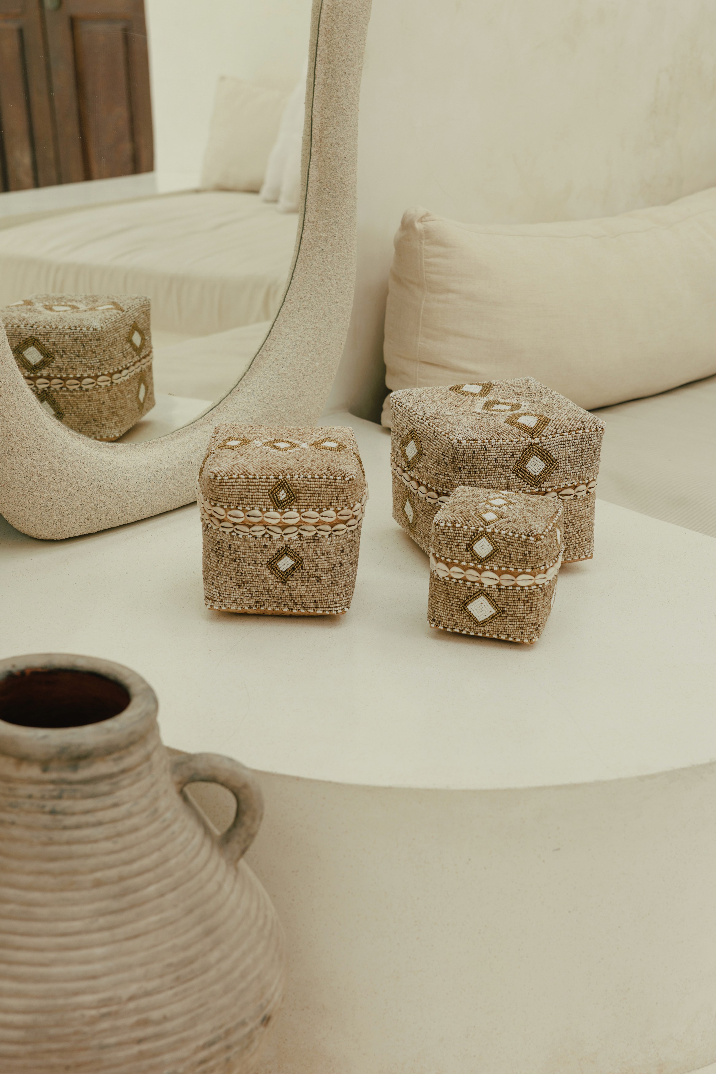 Panier en teck et cannage