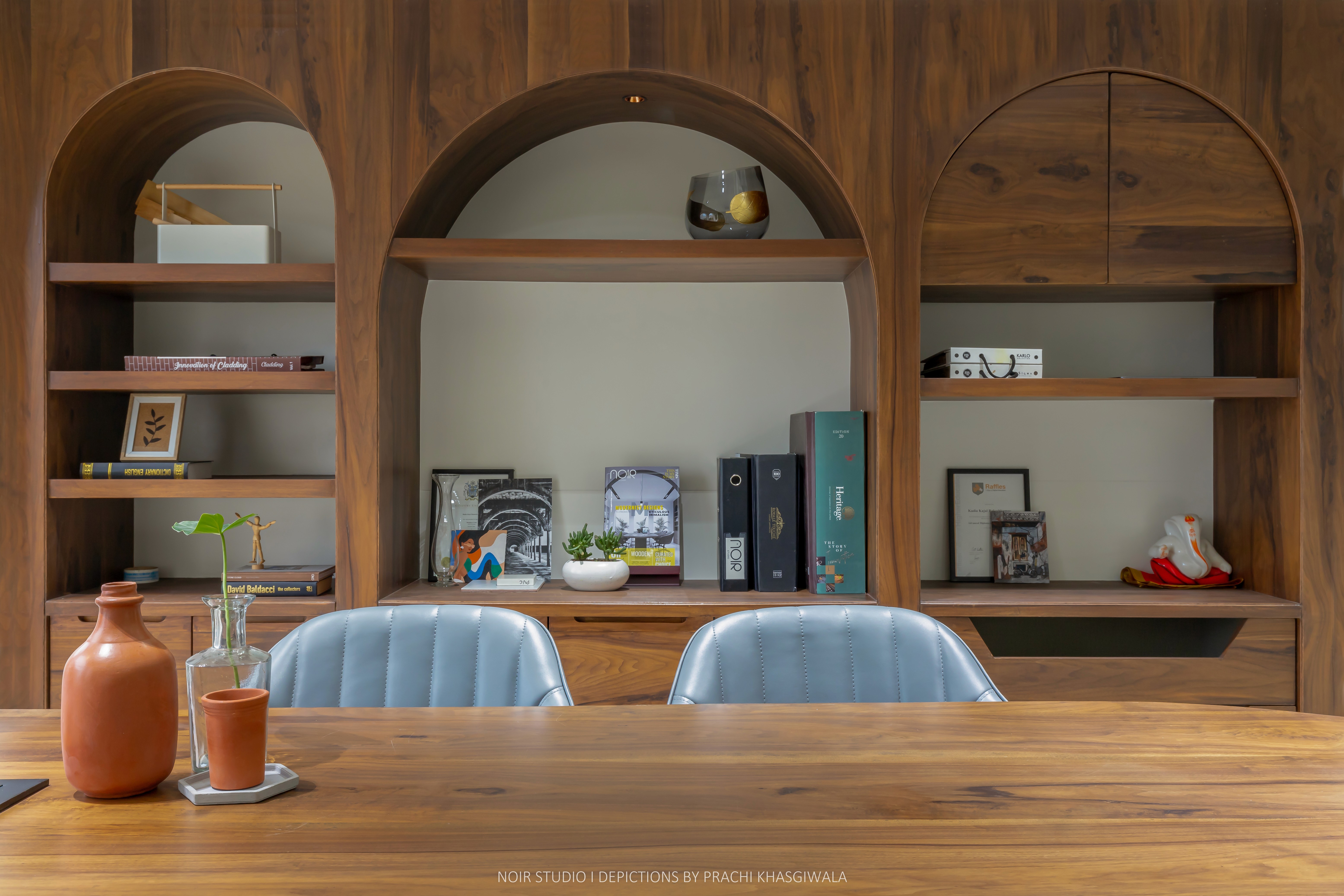 Black and white image of people working at a table with laptops, showing hands gesturing during discussion of digital content displayed on screens, with fabrica® logo in the corner.