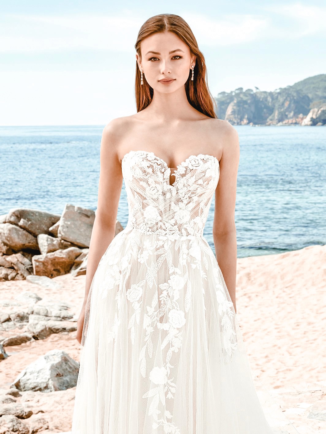 Trägerloses Brautkleid mit Herzausschnitt