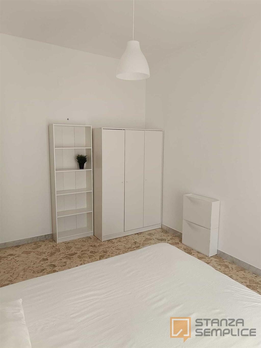 15 sqm room in Via Castromediano, Bari