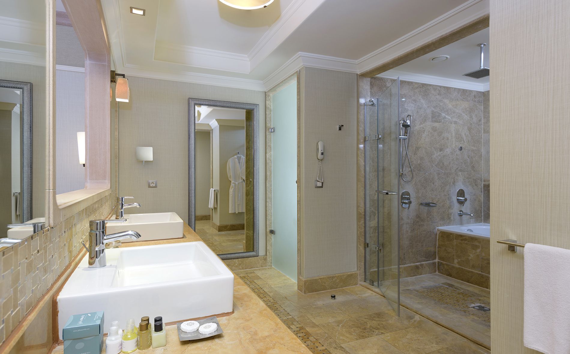 Deluxe Large Sea View