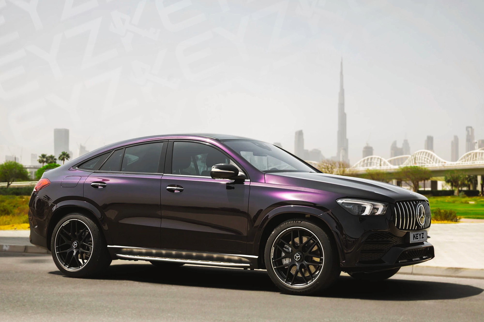 Vue extérieure Mercedes GLE 53 AMG Coupé Violet – Location SUV à Dubaï | Keyz Rent