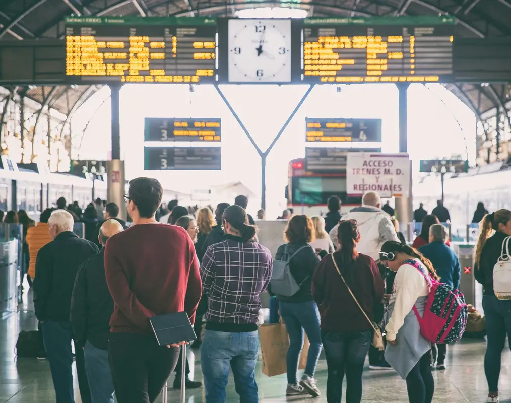 Train Platform Spain How to Navigate by Paradispo