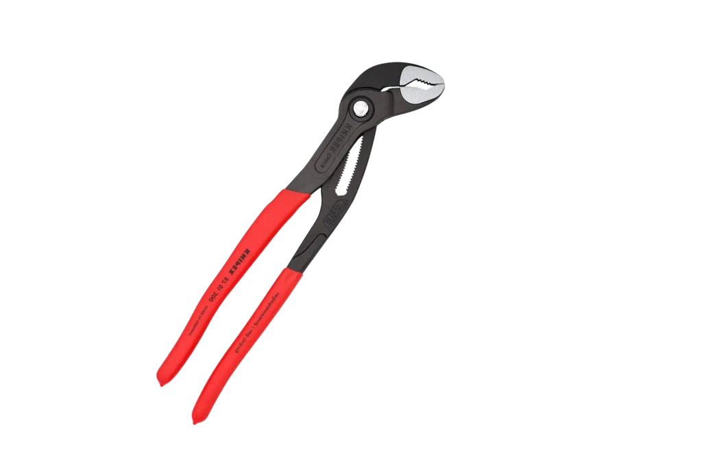 Pinza usata da tecnico idraulico per pronto intervento a Rho e comuni vicini.