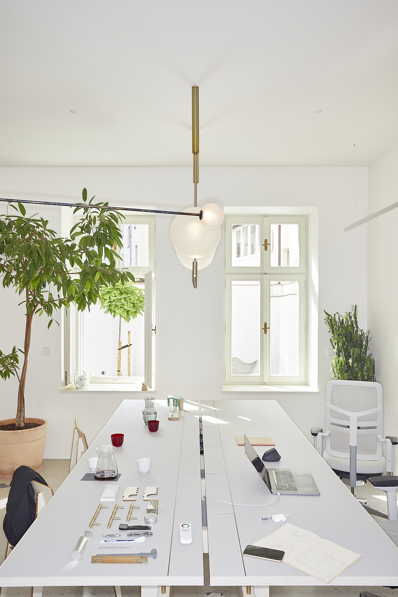 Luna I02 horizontal luminaire with two glass spheres and linear metal structure by Jiri Krejcirik