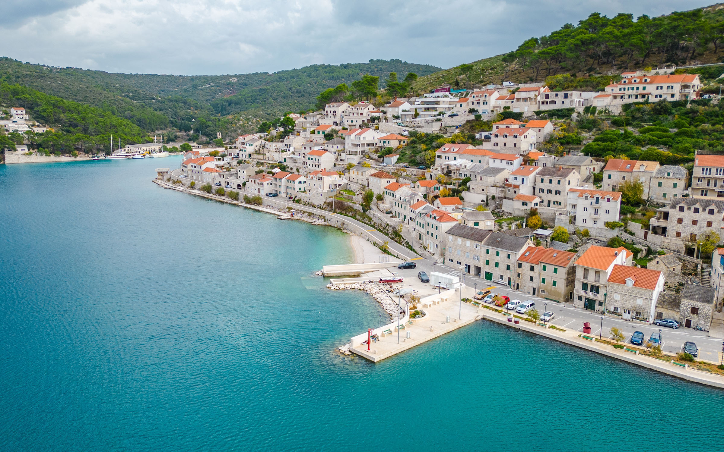 Pučišća ligger innerst i en lun bukt på nordsiden av Brač, en av stedene vi overnatter på Sykkelcruise i Kroatia | Expa Travel