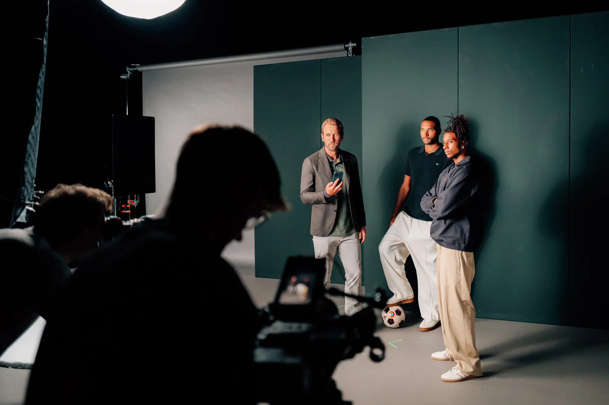 Behind the scenes of Bitpanda x Bayern Munich campaign production with players on set