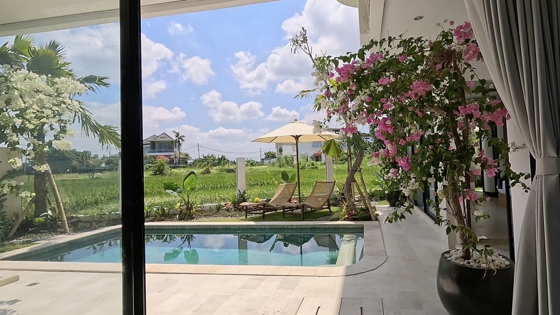 Tropical Villa Cemagi — ocean-view villa 100 m from the beach