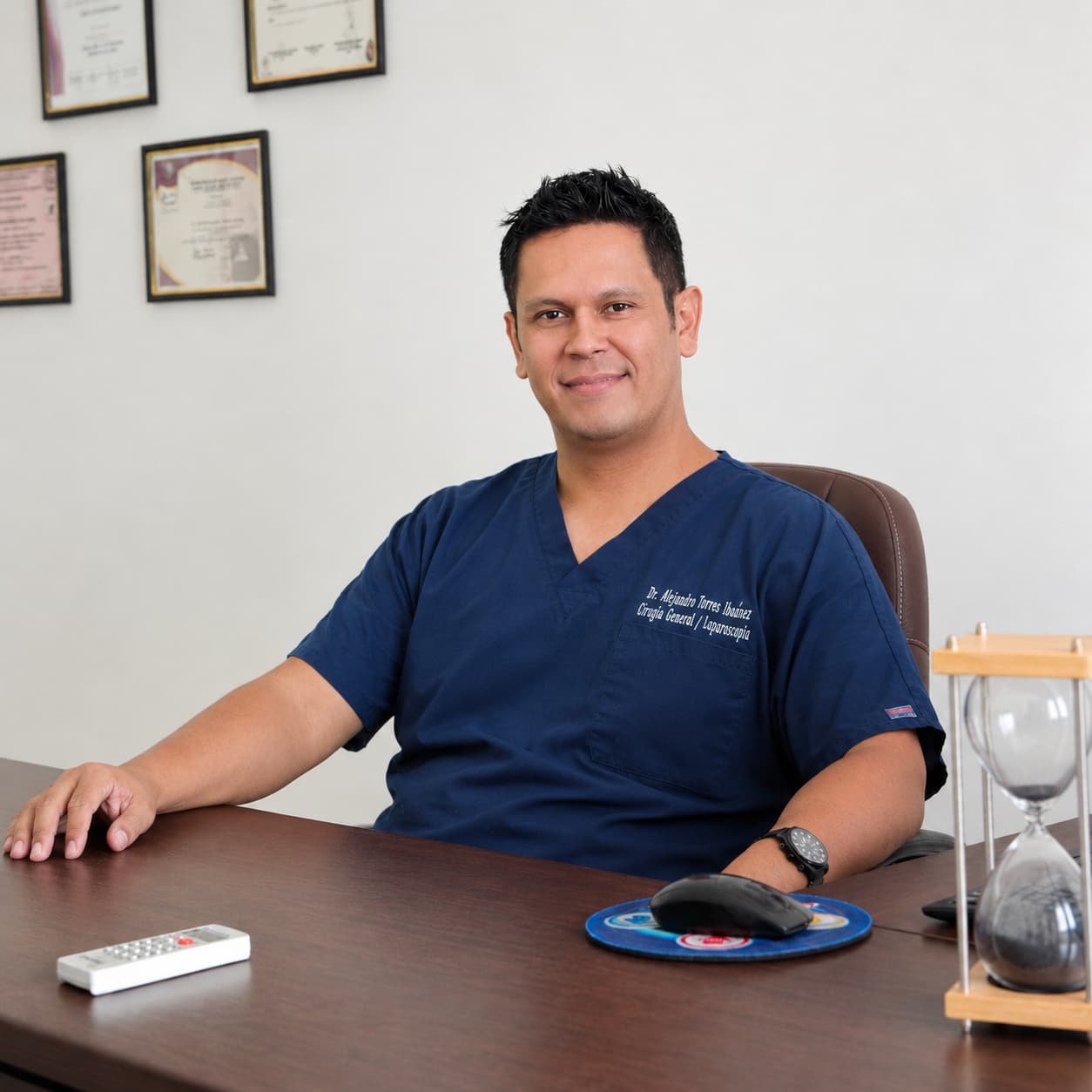 Paciente en consulta con ortopedista en Monterrey especialista en hombro y rodilla