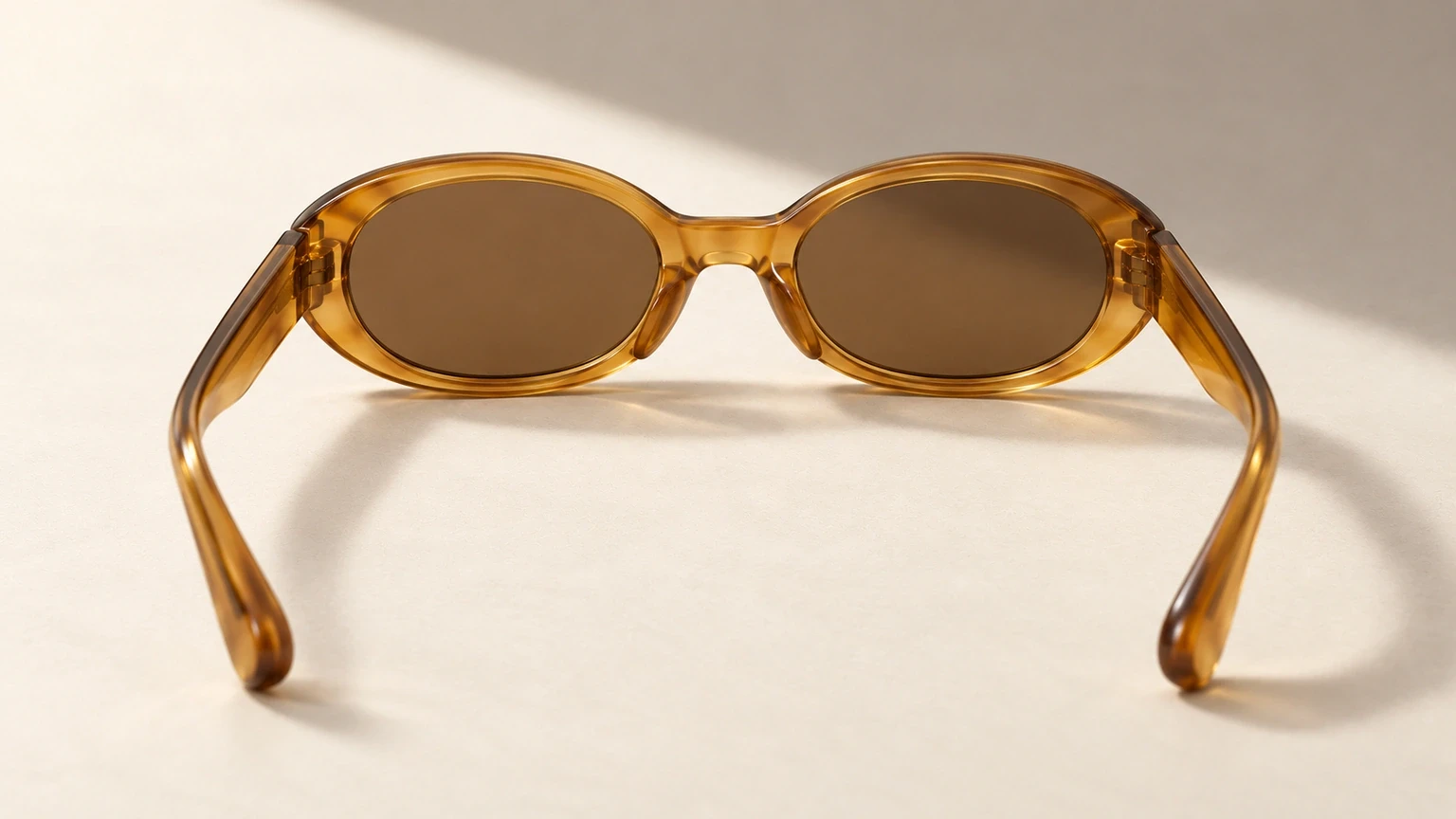 Glamoor eyewear campaign photo