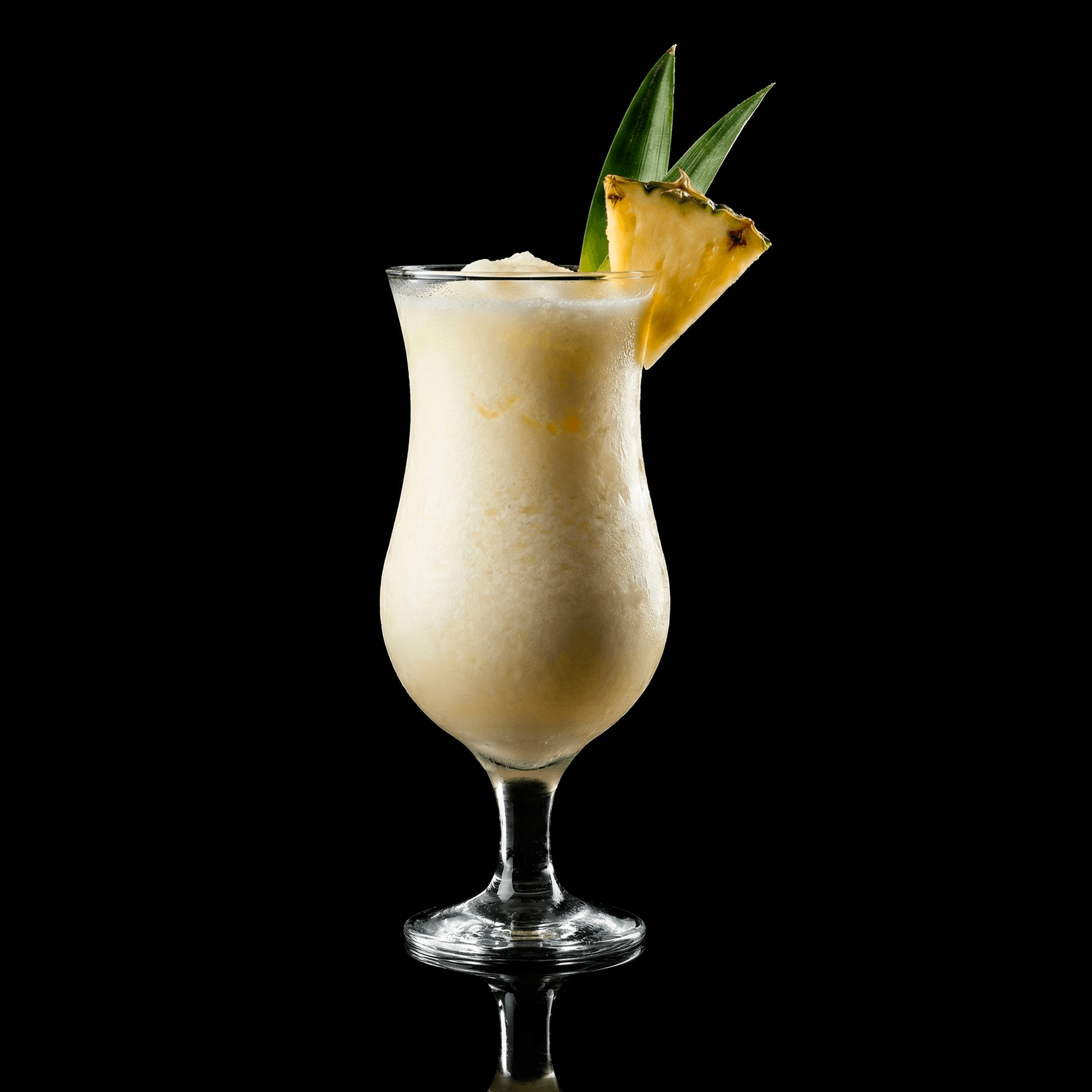 piña colada  bebida málaga eternal club