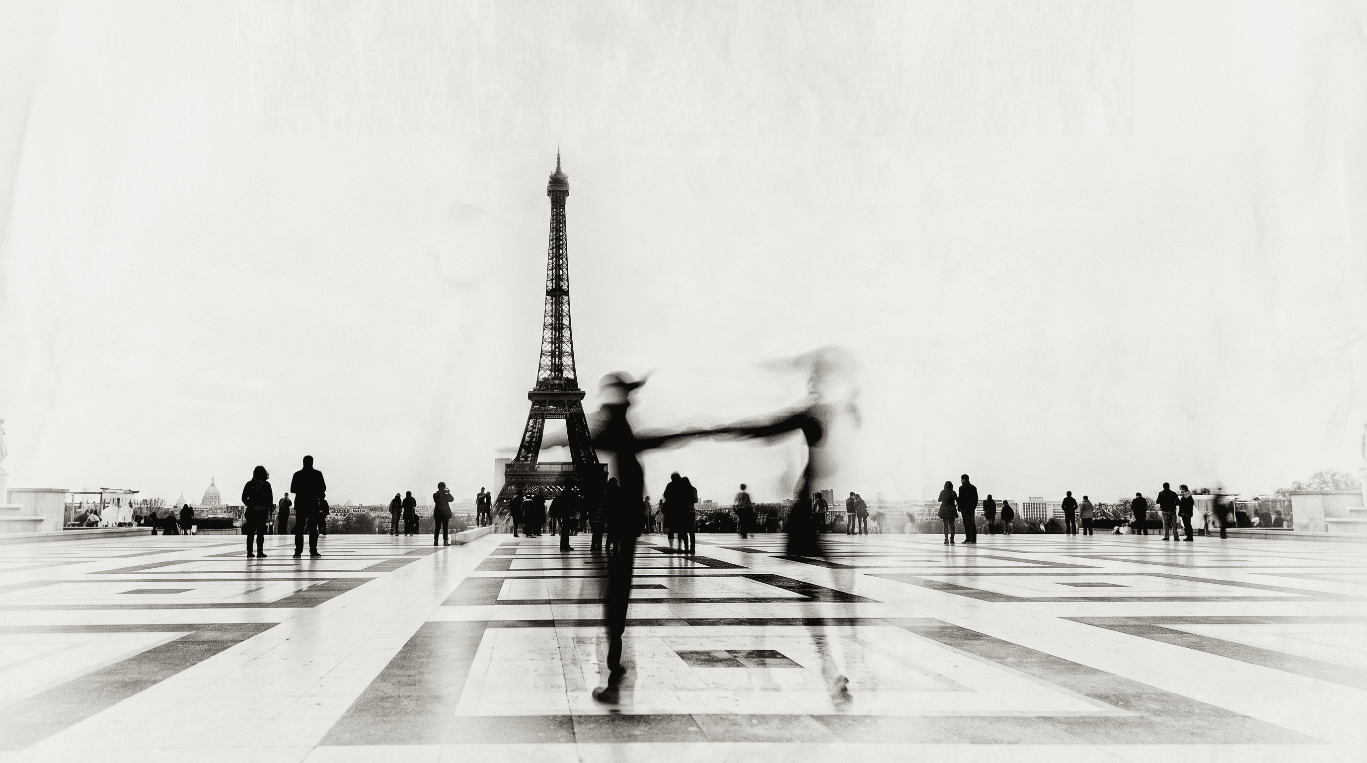 Architectural shot with the NYIK black and white preset in Retrica, showing high contrast and graphic shapes