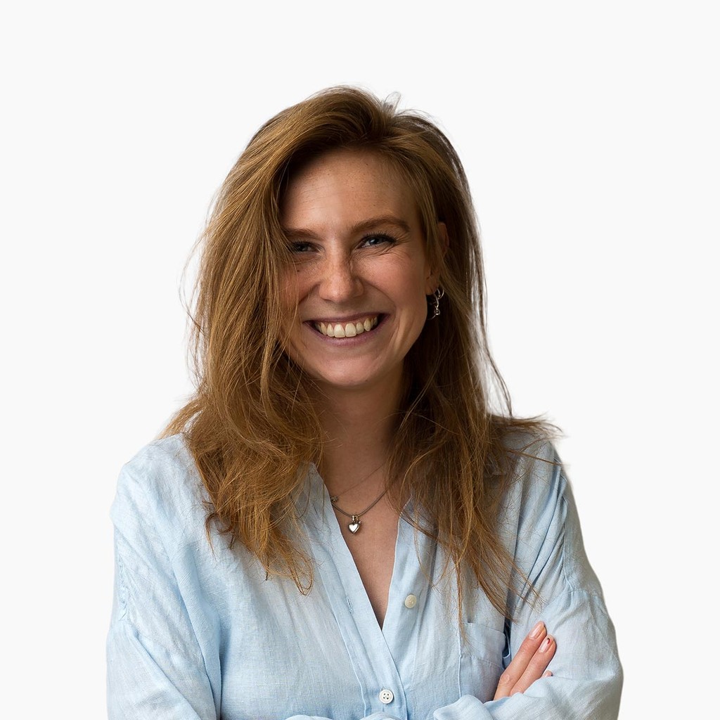 Puk Wolters smilling as a virtual assistent