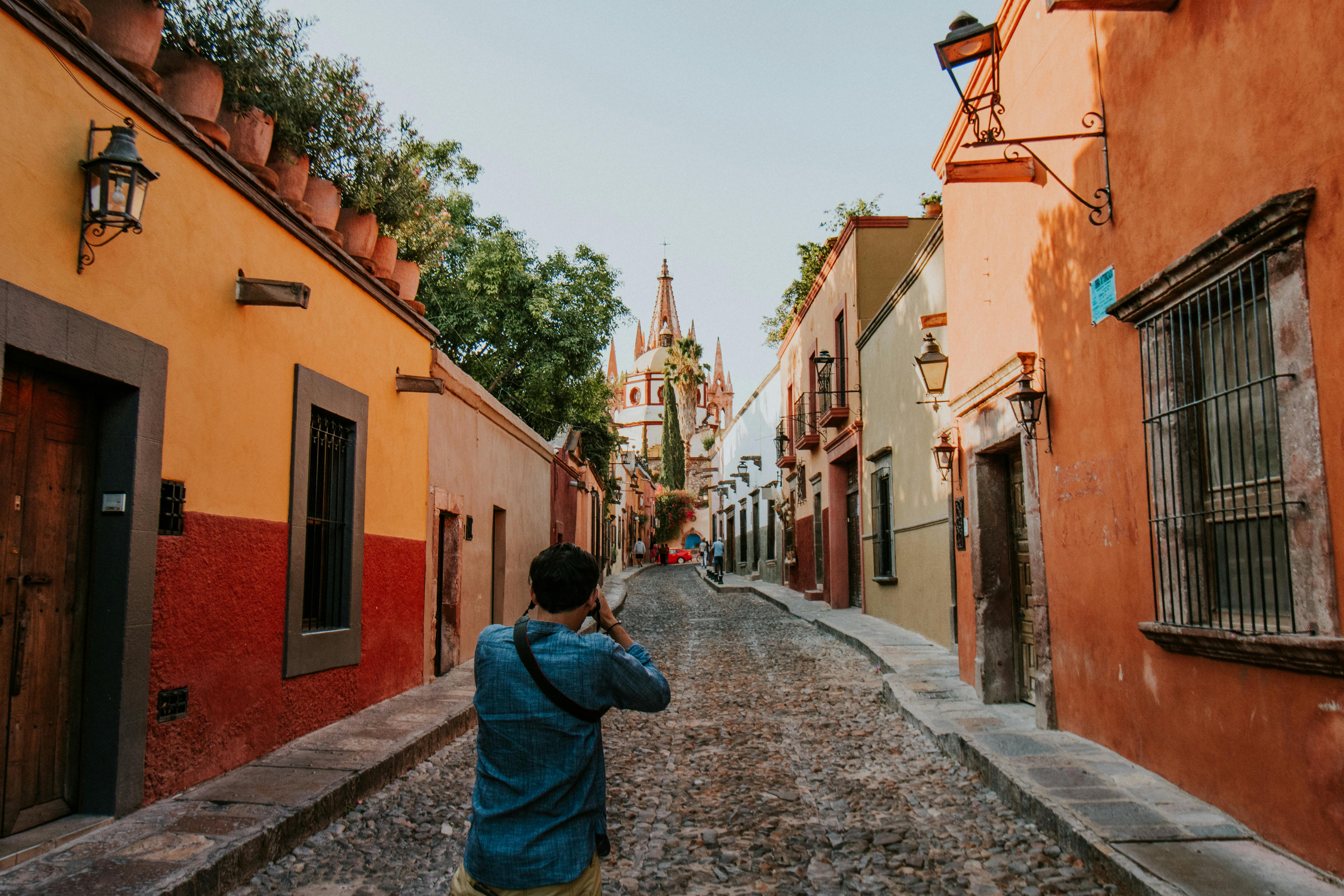 La Residencia San Miguel de Allende private courtyard with manicured gardens and colonial architecture
