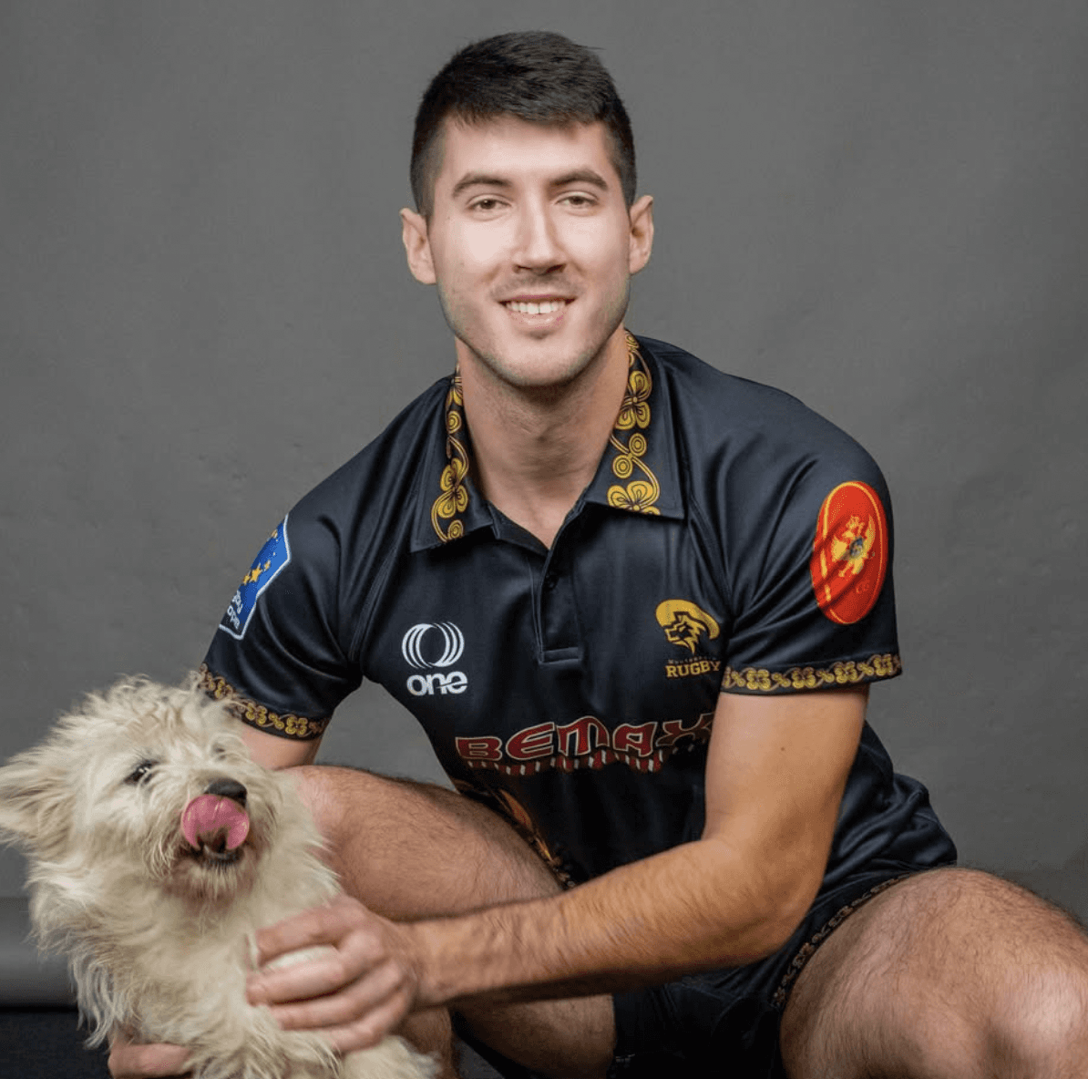 rugby player with street dog in shelter