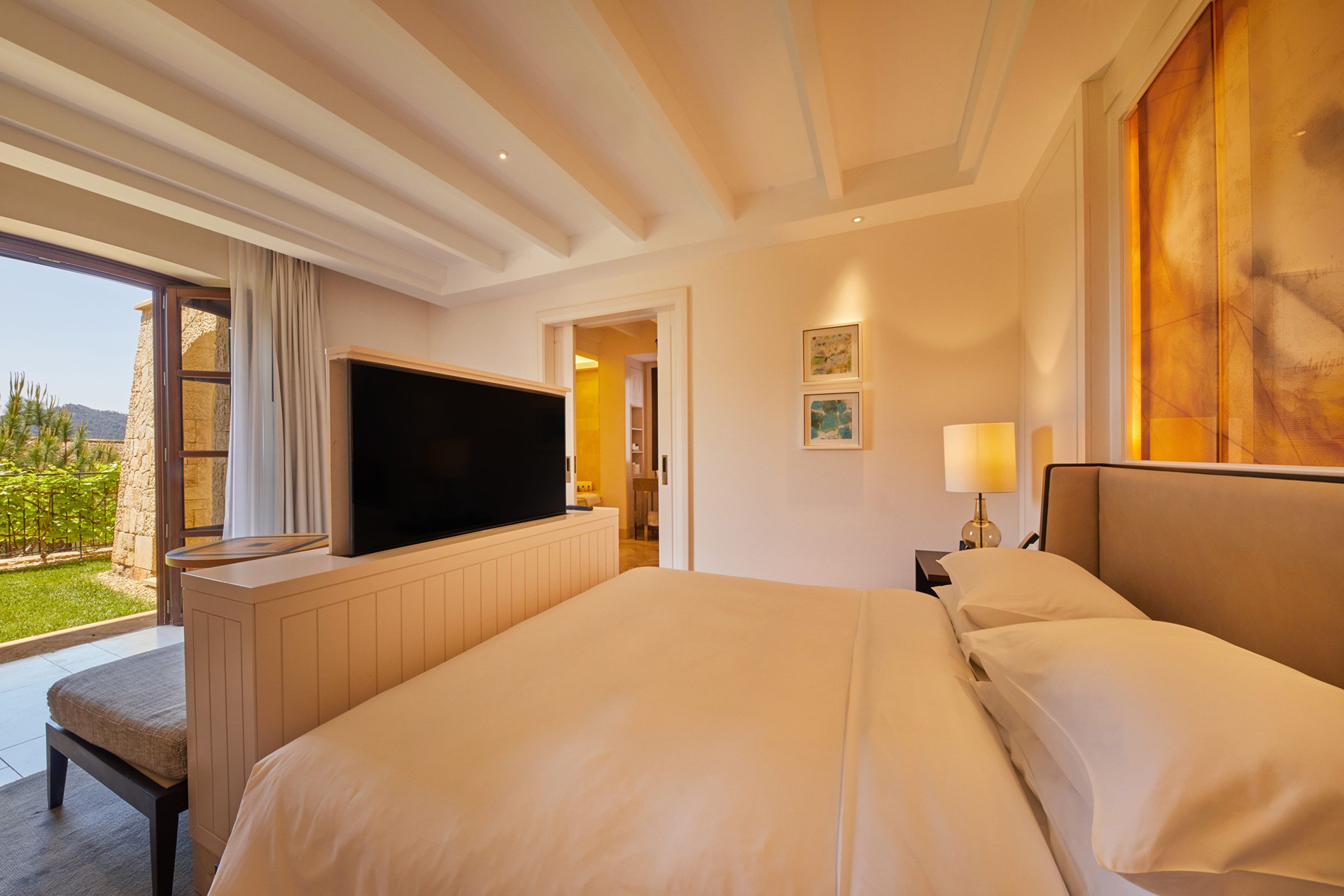 Grand Suite with Luxury Garden in Mallorca