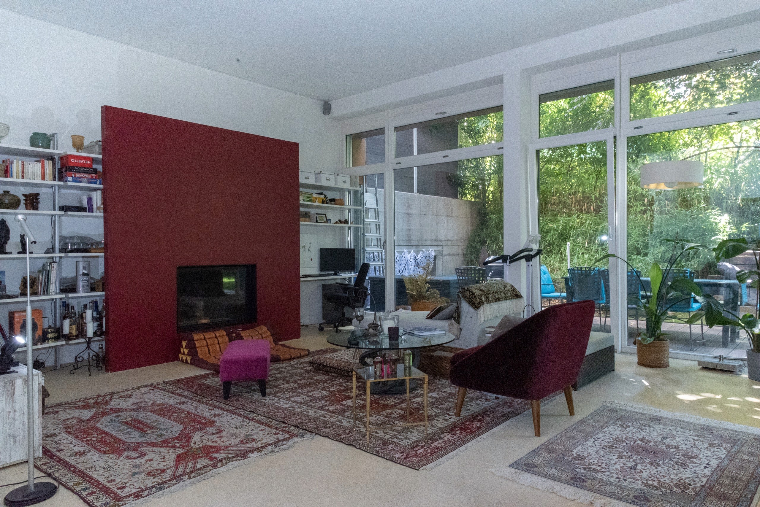 Cheminée contemporaine du séjour, appartement 5,5 pièces à Cheseaux-sur-Lausanne