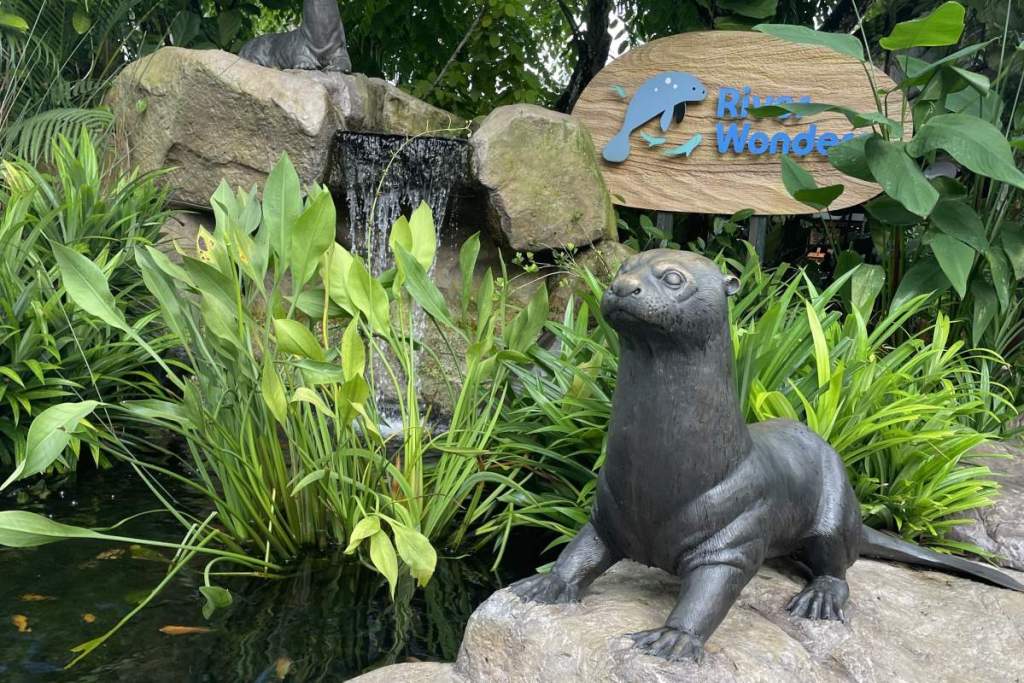Otter statue and River Wonders sign, Mandai Wildlife Reserve