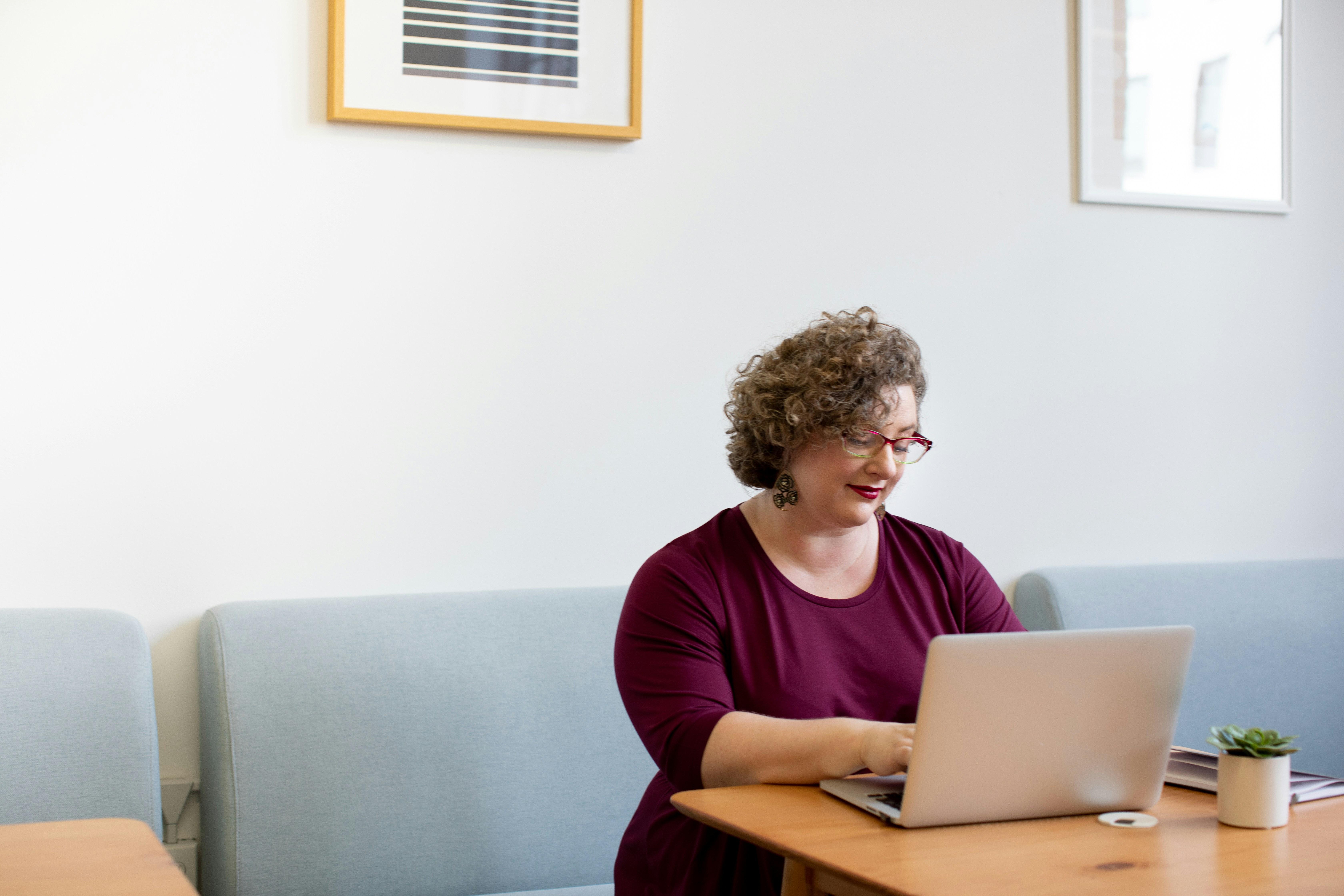 woman using AI Productivity Tools 