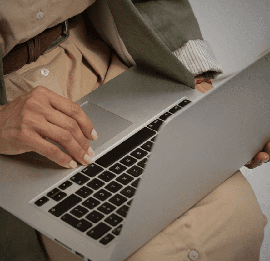 ordinateur télétravail laptop travail mobile numérique