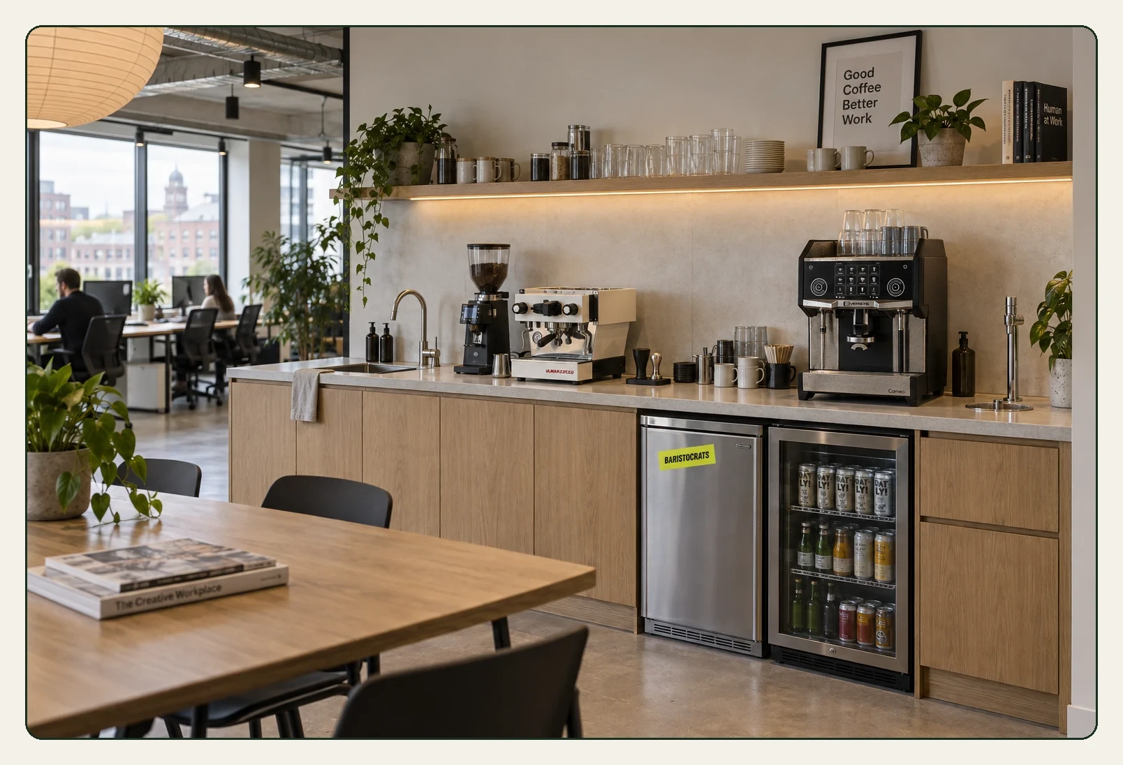 Kantoor koffiebar met professionele machines voor capaciteitskeuze