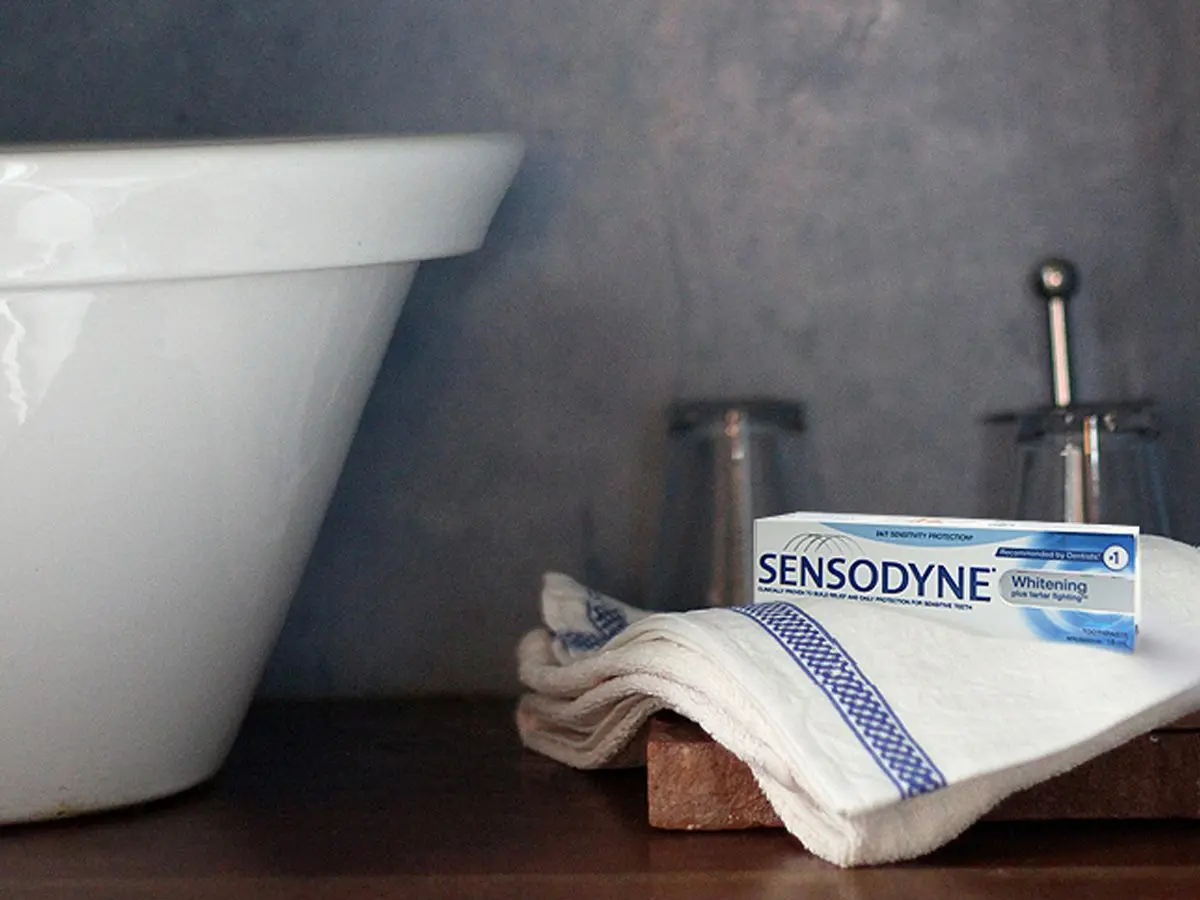dentifrice sensodyne, marque proposée par la pharmacie d'Ecquevilly