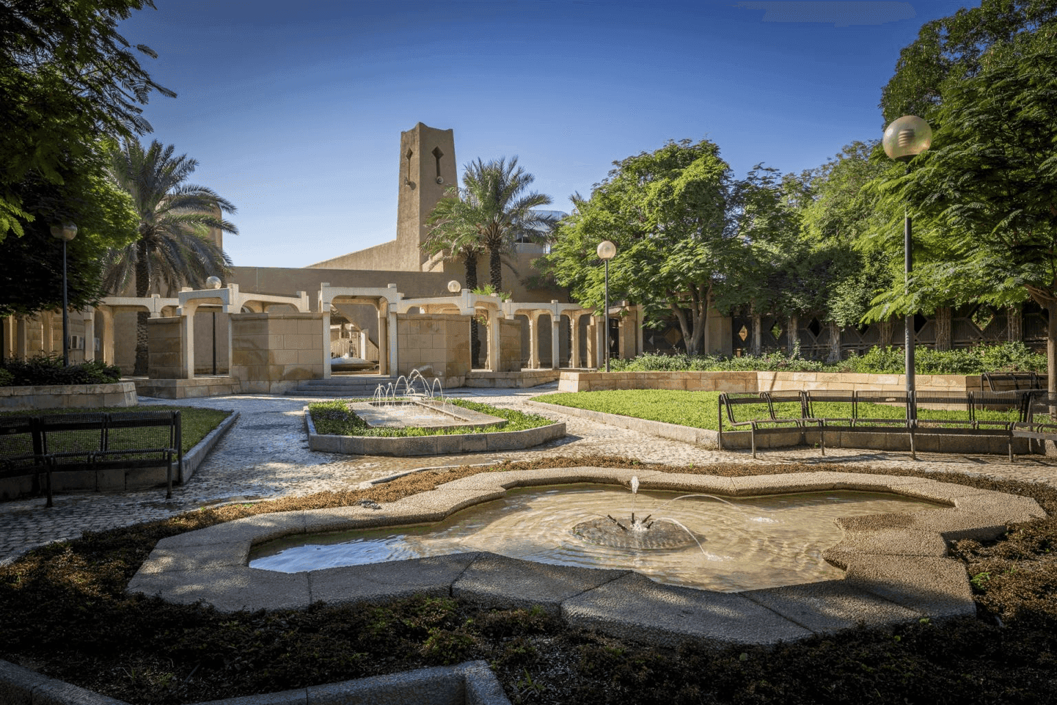 مساحات خضراء واسعة ومناظر طبيعية خلابة في الحي الدبلوماسي بالرياض