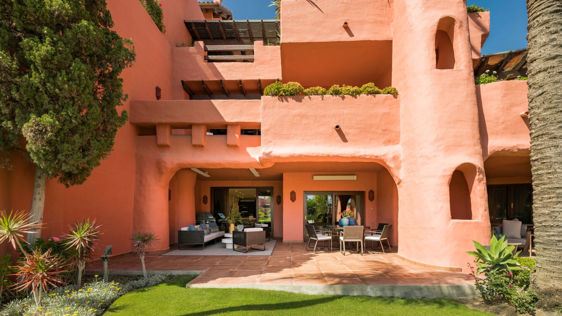 Garden-Level Luxury Apartment in Torre Bermeja, New Golden Mile