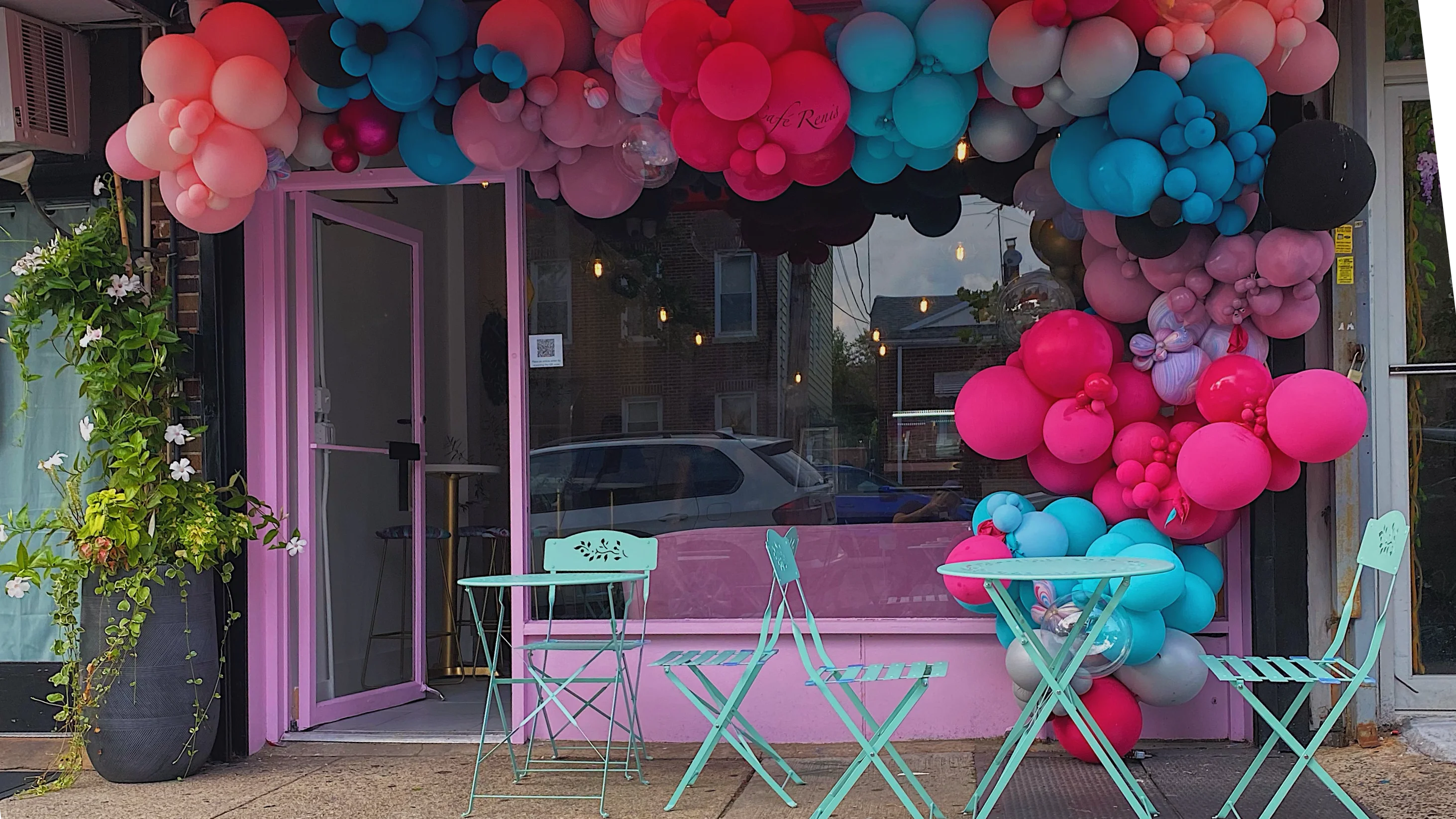 Entrance to the Cafe Renis