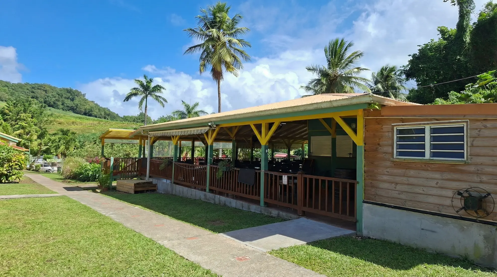 Restaurant du musée avec terrasse couverte
