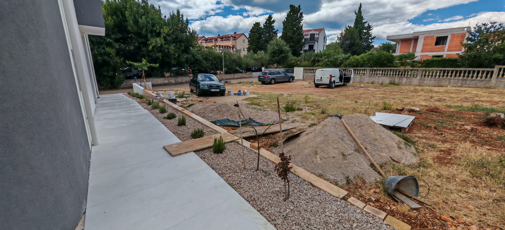 Radovi na pripremi zemlje i sadnih zona