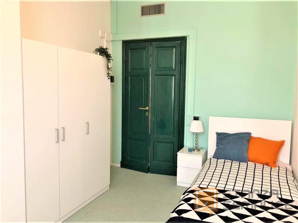 12 sqm room in Via DELLA CERNAIA, Firenze