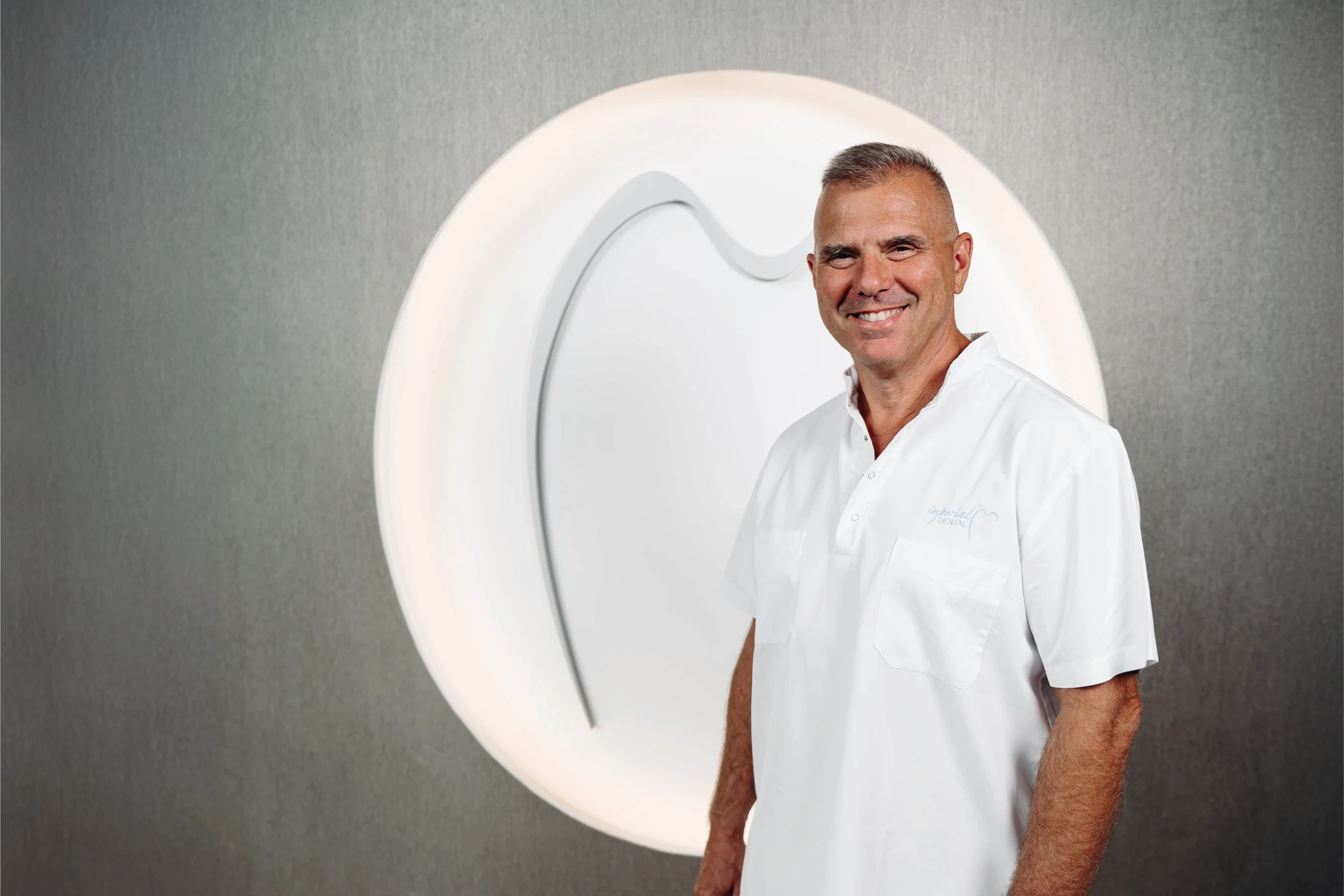 Dr. Barát Gábor vezető implantológus fotója