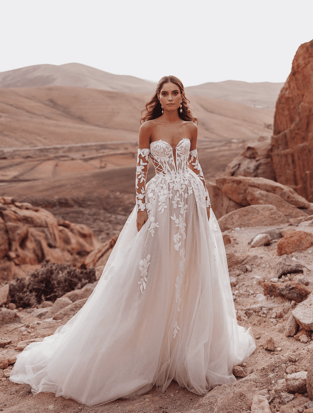 Glamouröses Prinzessinnenkleid von Dama Couture mit Spitzen-Corsage und schimmerndem Tüllrock