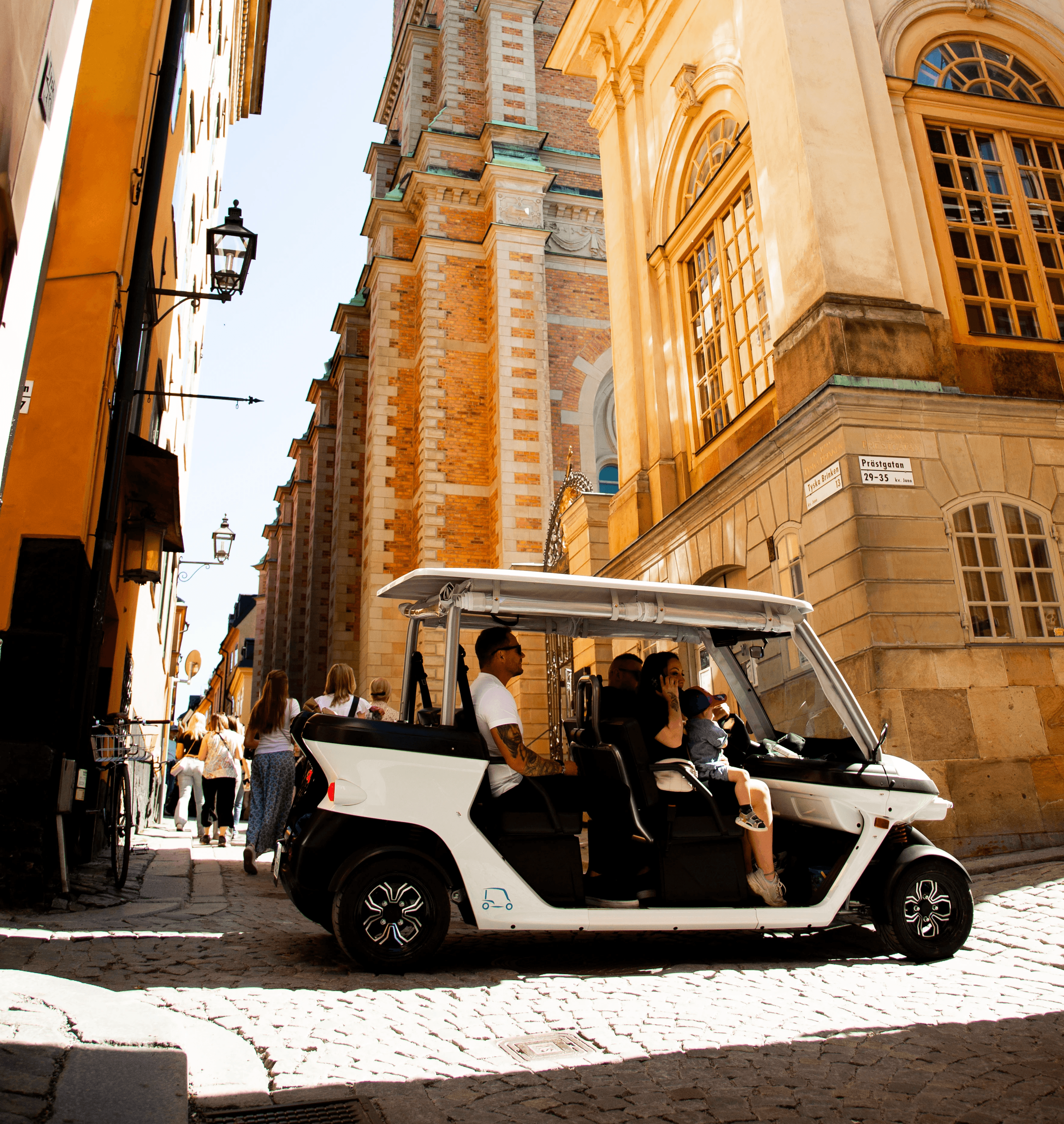 Stockholm sightseeing tour with electric vehicle