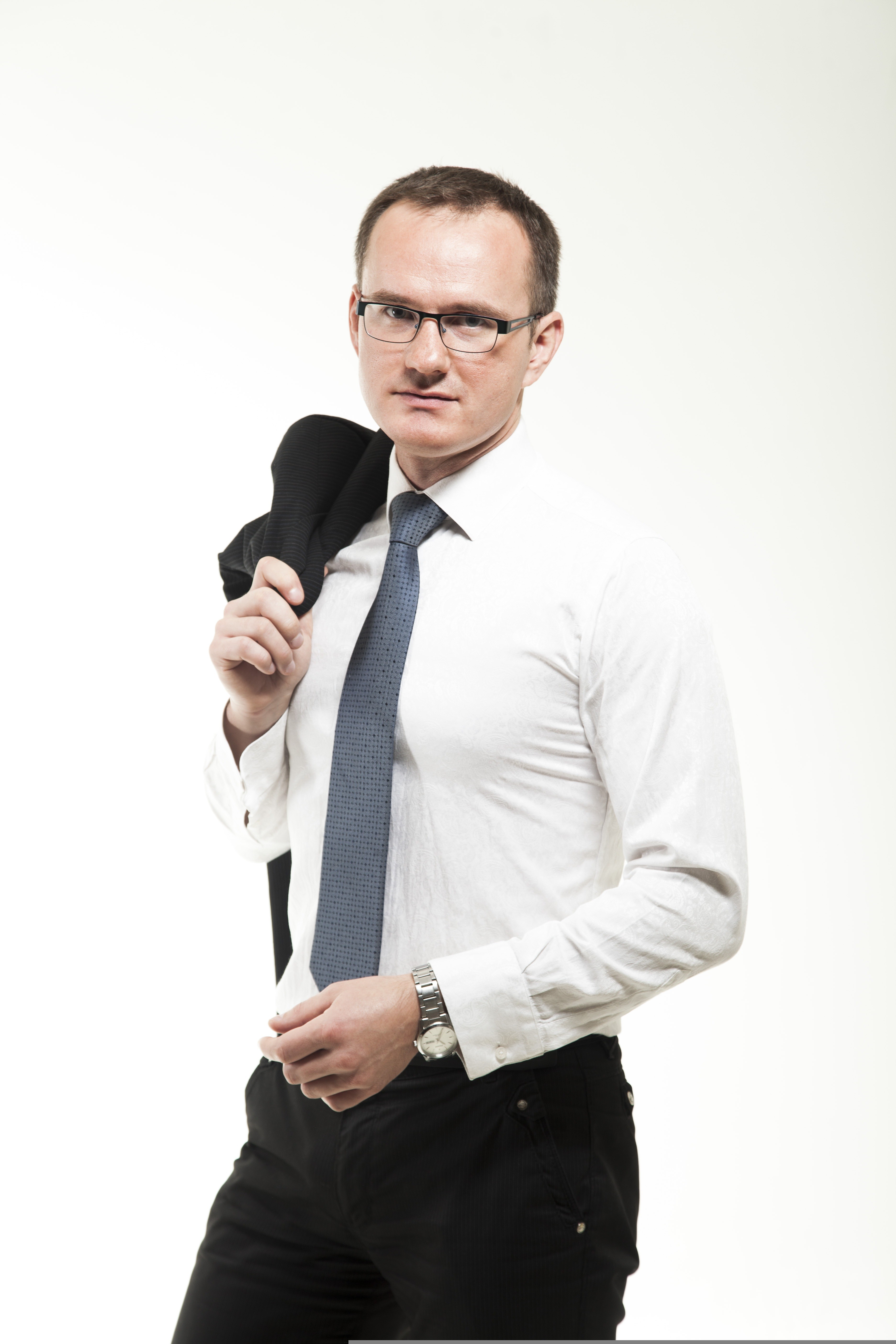 Administrador de fincas revisando consumo energético con Kineo