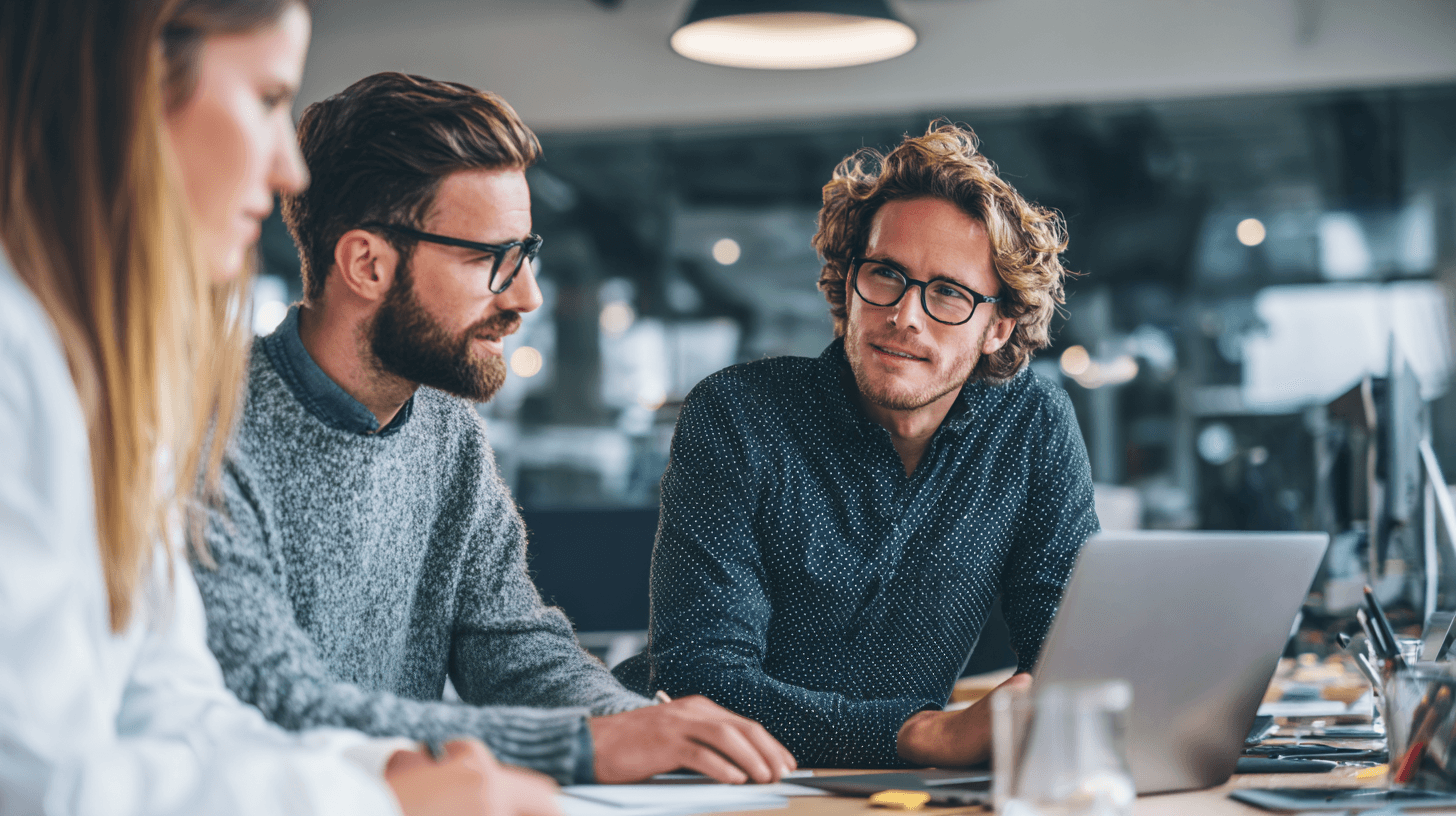 Professionals werken samen voor de software-implementatie bij Dienst Dommelvallei