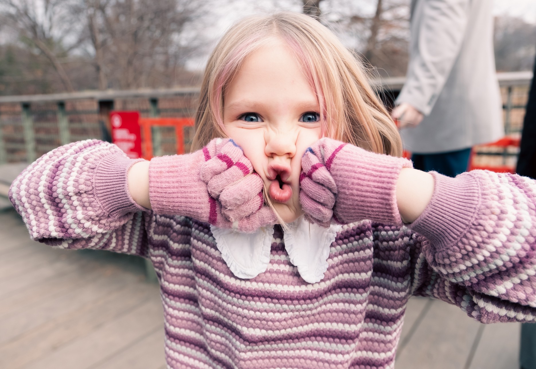 katt-jones-child-pink-central-park-new-york-city-street-photography